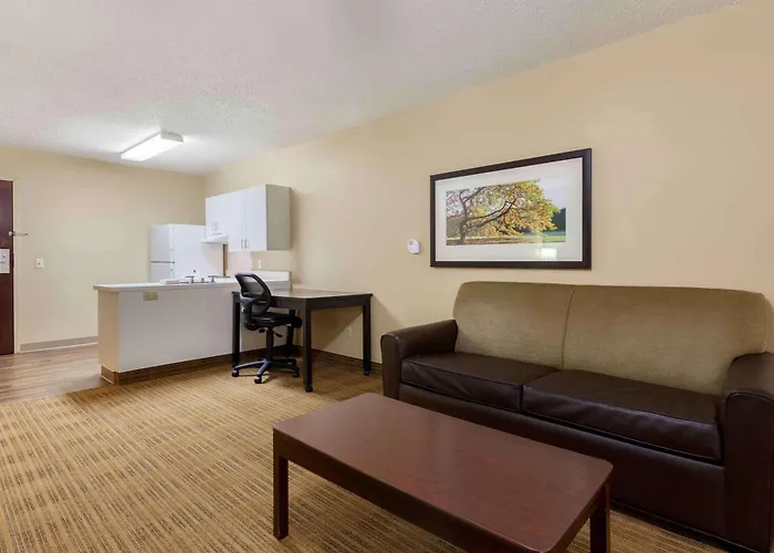 Extended America - - I-90 Hotel Rockford