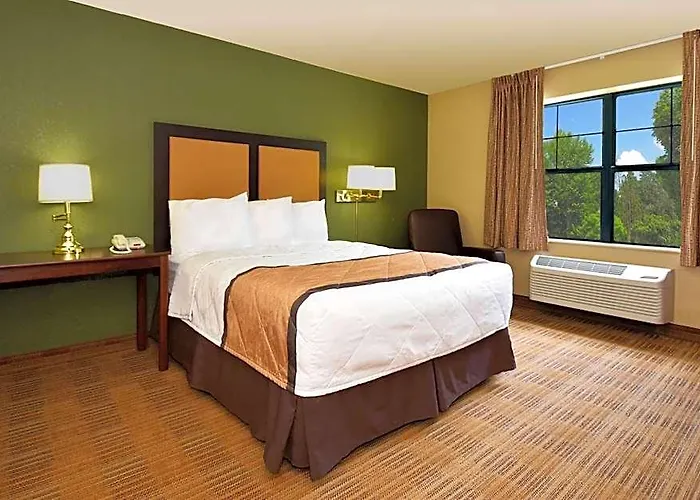 Extended America - - I-90 Hotel Rockford