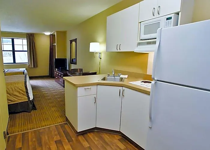 Extended America - - I-90 Hotel Rockford