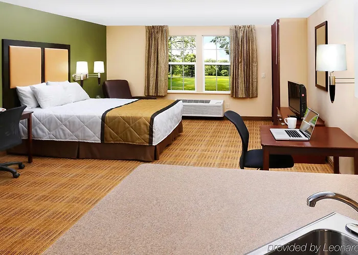 Extended America - - I-90 Hotel Rockford